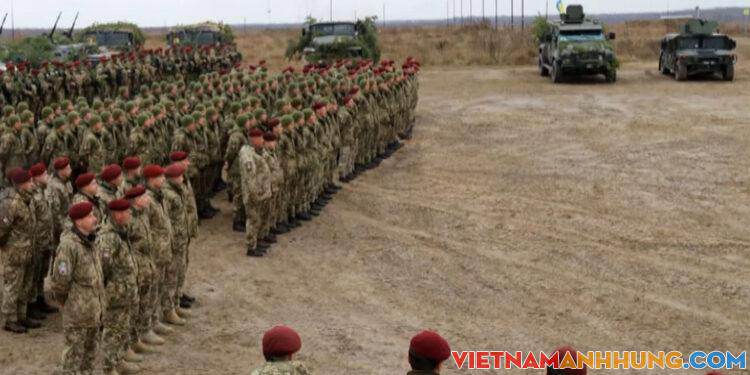 Ukraine tập trận bắn đạn thật gần biên giới Belarus