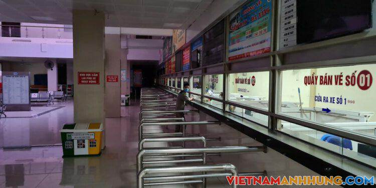 Vận tải đường bộ, đường sắt vắng khách