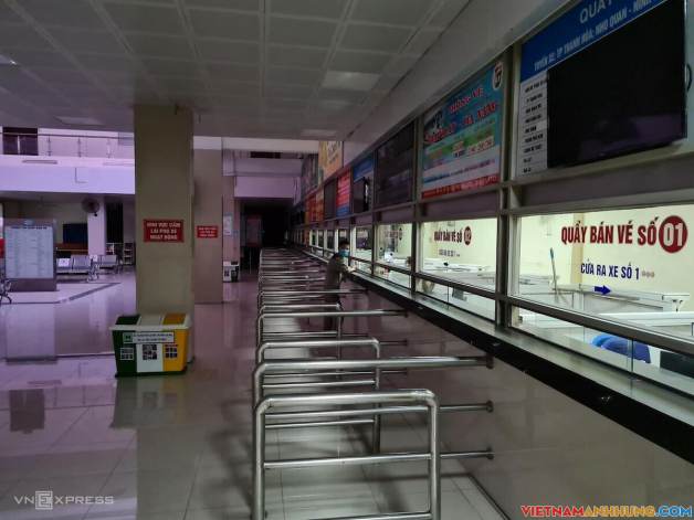 Vận tải đường bộ, đường sắt vắng khách