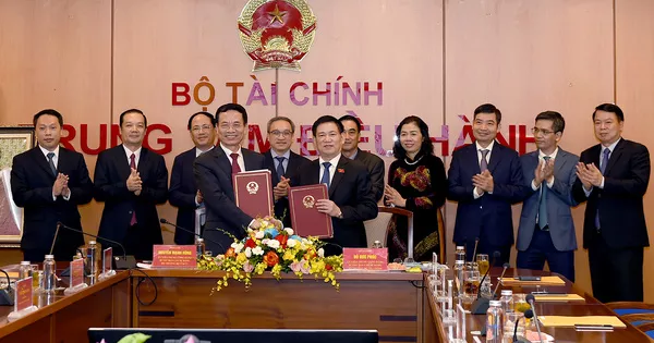 Bộ Tài chính ký thỏa thuận phối hợp công tác với Bộ Thông tin và Truyền thông