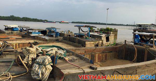 Bị phát hiện hút cát lậu trên sông Đồng Nai, “cát tặc” tháo chạy