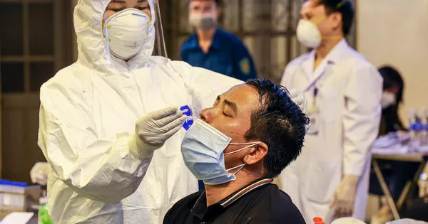 CLIP: Lấy hơn 4.000 mẫu xét nghiệm Covid-19 cho các tiểu thương, người dân chợ Ninh Hiệp