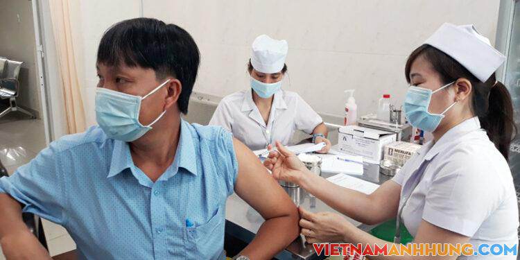 Người chưa tiêm vaccine Covid-19 về từ vùng dịch phải cách ly thế nào?