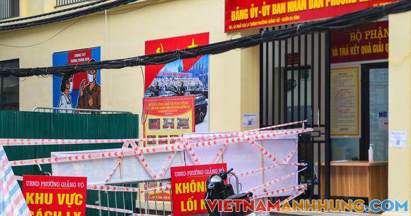 CLIP: Dựng tôn 2 m làm “chốt cứng” ở cụm dân cư có nhiều ca Covid-19