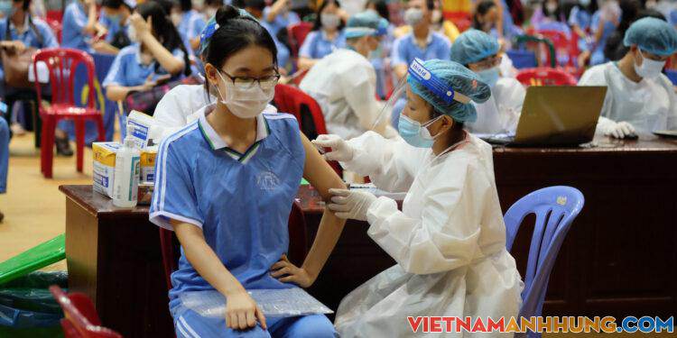 Lý do Đà Nẵng hoãn tiêm vaccine phòng Covid-19 cho học sinh lớp 8, 9