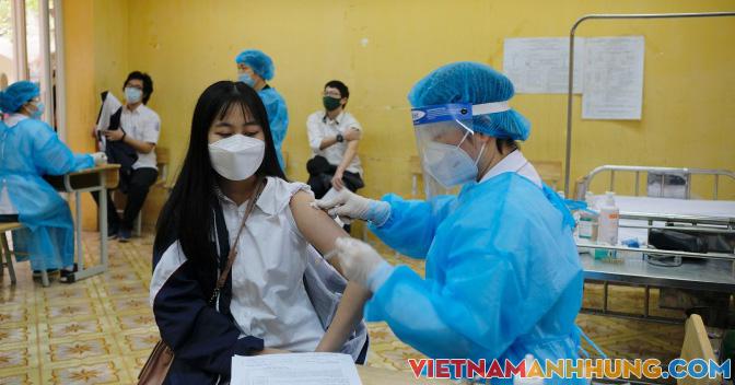 Học sinh lớp 12 mắc Covid-19, từng đến trường THPT Lê Lợi tiêm vaccine