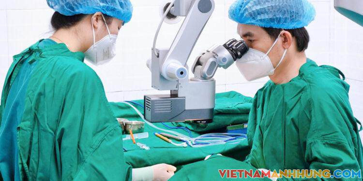 BV Đa khoa số 10 phẫu thuật thành công 7 bệnh nhân đục thuỷ tinh thể bằng kỹ thuật Phaco