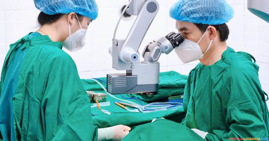 BV Đa khoa số 10 phẫu thuật thành công 7 bệnh nhân đục thuỷ tinh thể bằng kỹ thuật Phaco