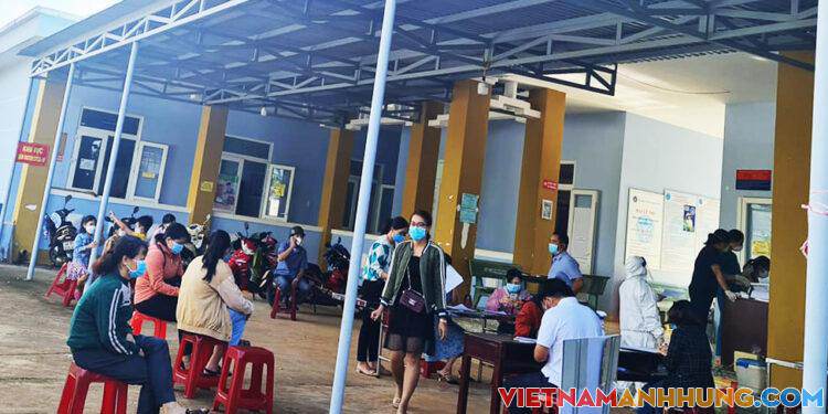 nhân viên karaoke mắc Covid