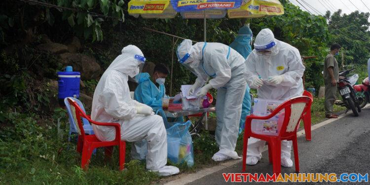 Ca mắc Covid-19 tăng cao, các tỉnh Đông Nam Bộ căng mình chống dịch