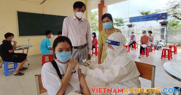 Long An đồng loạt tiêm vắc-xin cho người từ 16 đến 17 tuổi