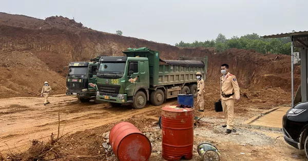 Công an vào cuộc vụ việc dân mang thùng phuy chặn đoàn xe chở đất