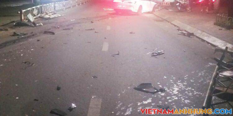 Pleiku: “Xế hộp” tông sập hơn 40 m dải phân cách