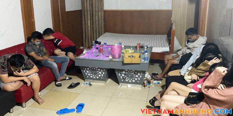 Pleiku: Xử phạt chủ cơ sở và quản lý quán karaoke Alibaba