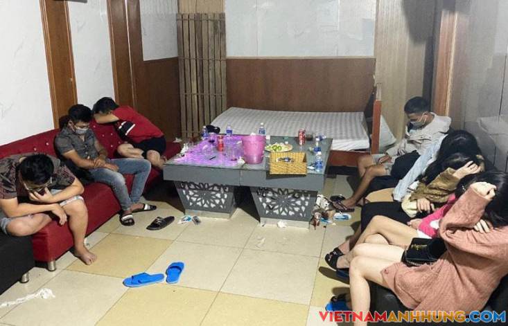 Pleiku: Xử phạt chủ cơ sở và quản lý quán karaoke Alibaba