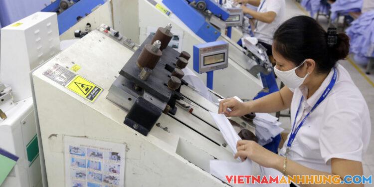 Dù khó khăn doanh nghiệp vẫn thưởng 1 tháng lương