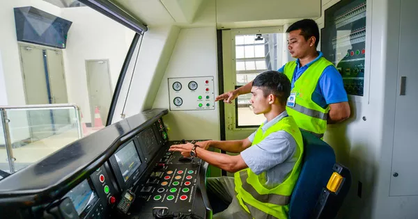 CLIP: “Đột nhập” tàu điện Cát Linh – Hà Đông trước ngày đón khách