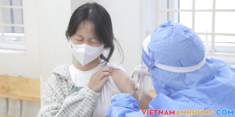 Tiêm vaccine Covid-19 học sinh lớp 9 Hà Nội