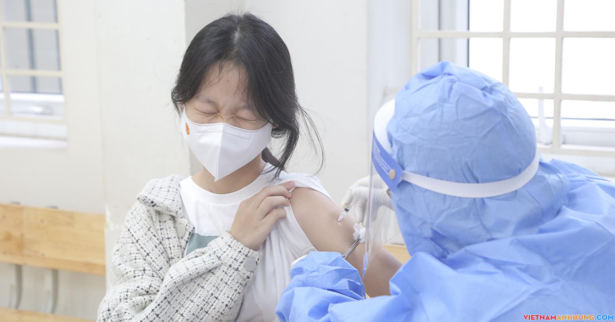 Tiêm vaccine Covid-19 học sinh lớp 9 Hà Nội