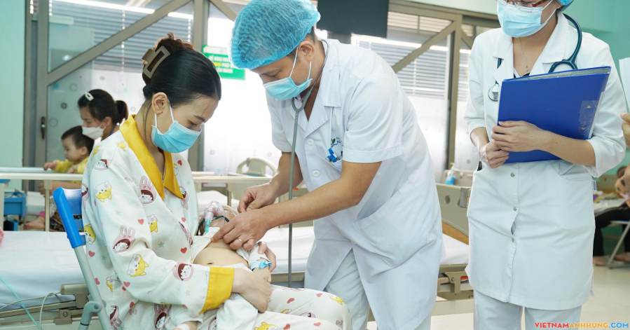 Giao mùa, gia tăng bệnh nhi viêm đường hô hấp. Phòng ngừa viêm đường hô hấp bằng cách nào?