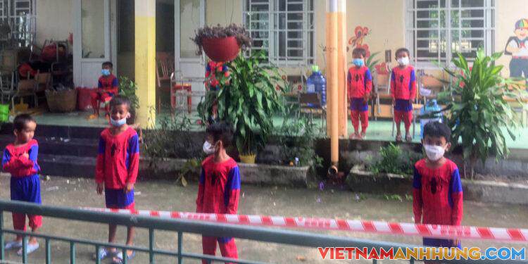 Trẻ mẫu giáo phải cách ly tập trung vì Covid-19, phụ huynh lo lắng xin vào chăm sóc