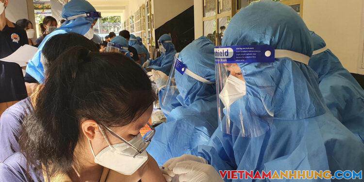 Nghiên cứu tiêm mũi 3 vaccine Covid-19 cho người dân