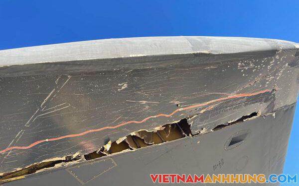 ‘Pháo đài bay’ B-52H của Mỹ rách toác cánh sau cú đâm vào tường rào