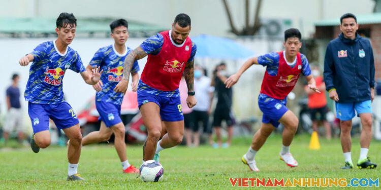 Ít nhất 04 cầu thủ Hoàng Anh Gia Lai dương tính với Covid-19