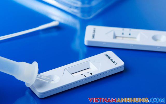 Cách phân biệt “dương tính giả” khi tự làm test nhanh COVID-19 tại nhà