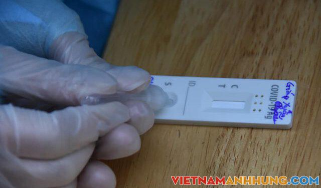 Lạm dụng kit test nhanh COVID-19: Lợi bất cập hại