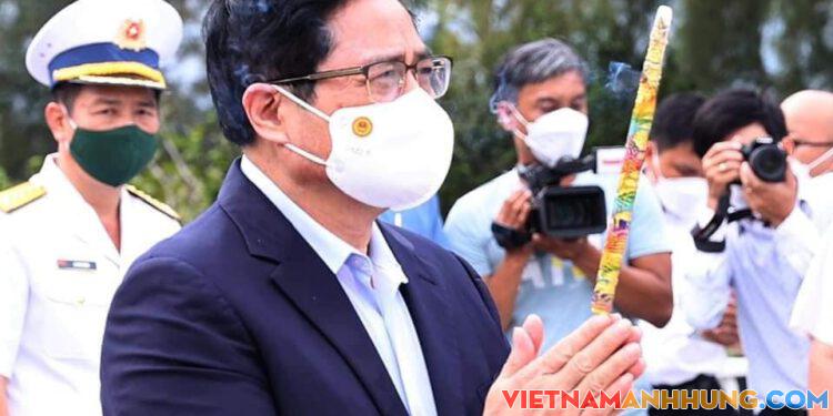 Phút xúc động của Thủ tướng Chính phủ trước anh linh các anh hùng liệt sĩ Gạc Ma