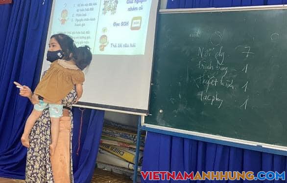 Quá thương cảnh cô giáo vừa bế con, vừa giảng bài