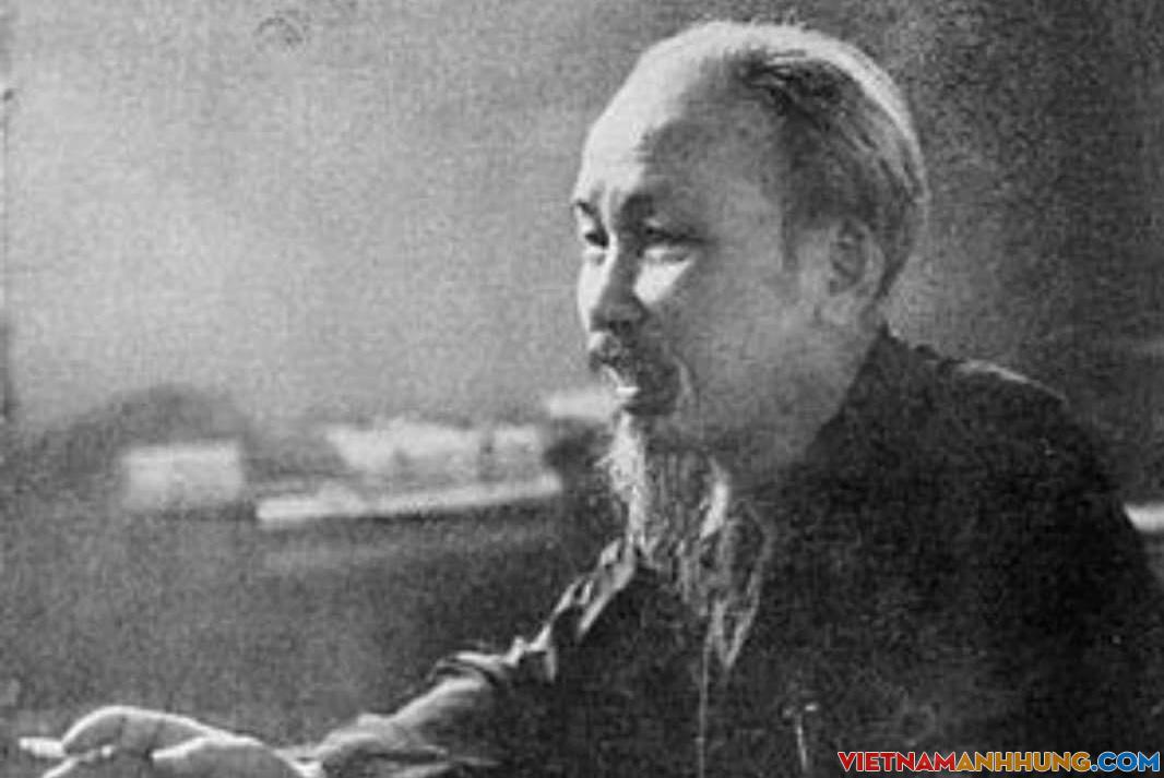 Bác Hồ kính yêu sống mãi trong lòng nhân dân