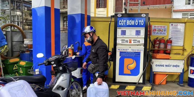 XĂNG CHÍNH THỨC TĂNG LÊN GẦN 30.000 ĐỒNG/LÍT