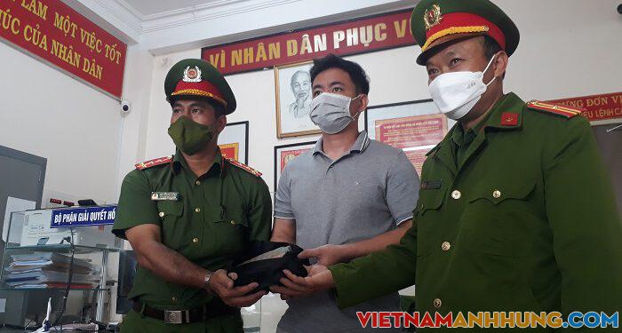 Phó Trưởng Công an phường trả 300 triệu đồng cho người đánh rơi