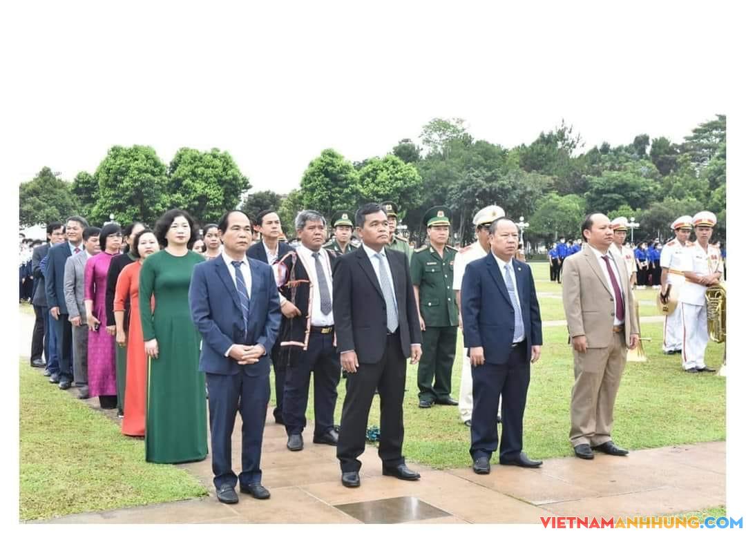 Gia Lai: Trang trọng tổ chức Lễ Thượng cờ nhân kỷ niệm 132 năm Ngày sinh Chủ tịch Hồ Chí Minh