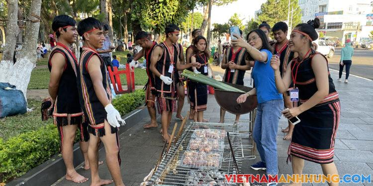 Pleiku: Tổ chức 84 gian hàng ẩm thực nhân kỷ niệm 90 năm thành lập tỉnh