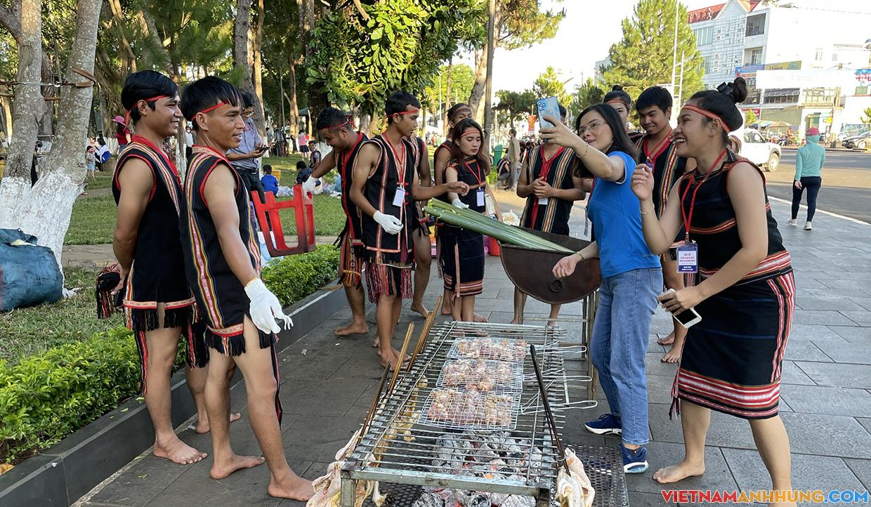 Pleiku: Tổ chức 84 gian hàng ẩm thực nhân kỷ niệm 90 năm thành lập tỉnh