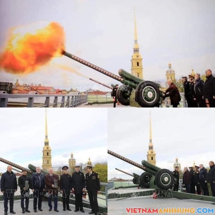Nga bắn pháo chào mừng 132 năm Ngày sinh Chủ tịch Hồ Chí Minh