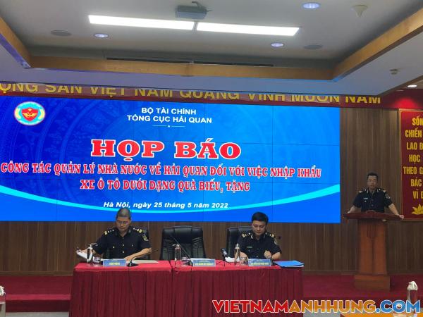 Xác minh thông tin về đường dây nhập siêu xe biếu tặng