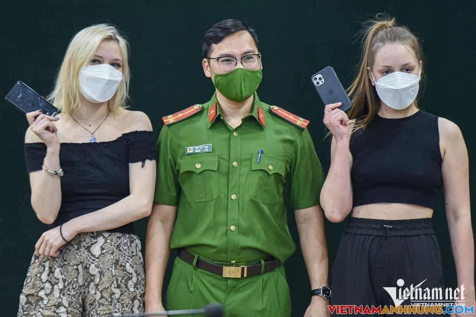Hai nữ du khách Nga bị mất điện thoại: “Tôi bất ngờ về tốc độ xử lý của Công an Hà Nội”