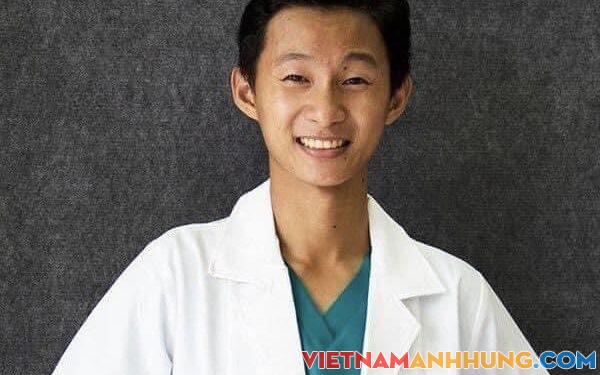 Mẹ bỏ đi, cha mất sớm, nam sinh làm đủ nghề nuôi em, nỗ lực trở thành bác sĩ 