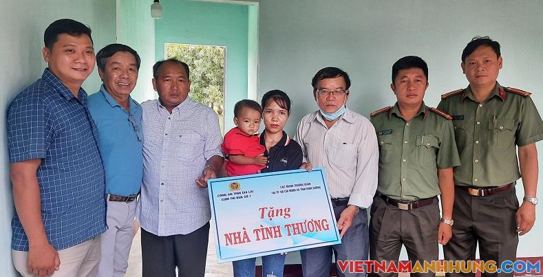 Cụm thi đua số 1 – Công an tỉnh Gia Lai tổ chức lễ bàn giao nhà tình thương cho gia đình có hoàn cảnh khó khăn