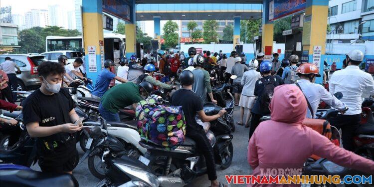 Giá xăng giảm 3.600 đồng mỗi lít