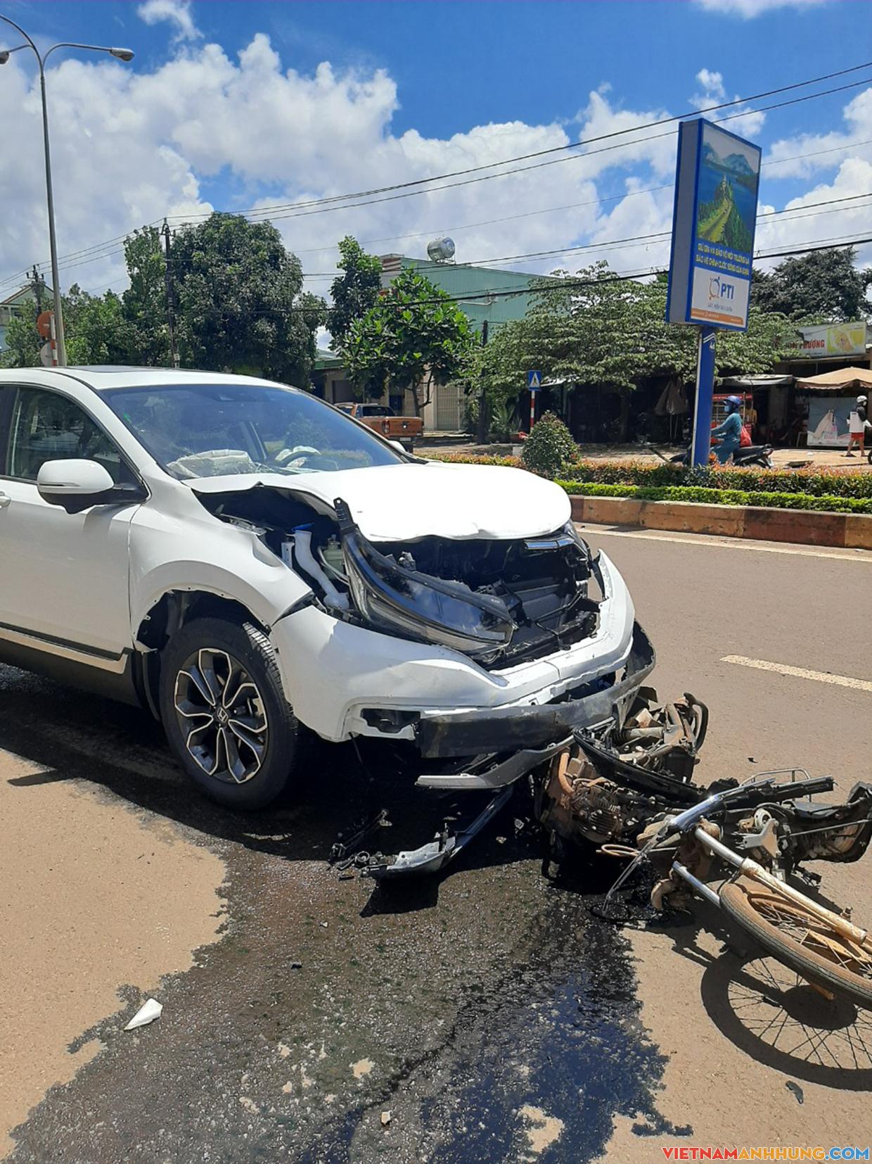 Pleiku: Tạm giữ lái xe ô tô tông vào xe máy khiến 3 người thương vong