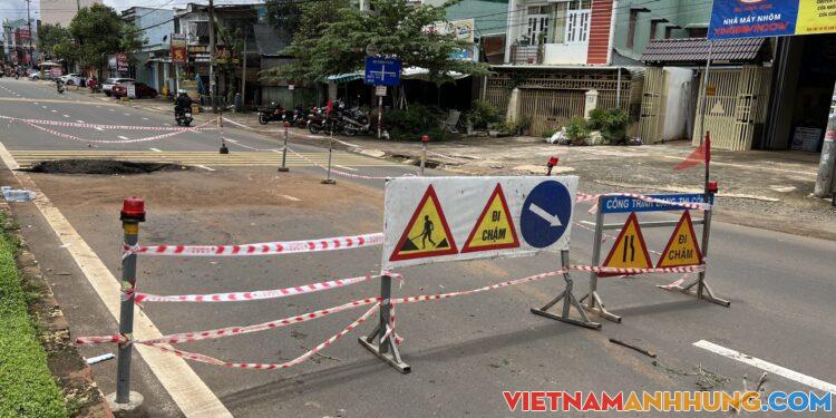 Pleiku: Hố tử thần trên đường Võ Văn Kiệt vẫn chưa được khắc phục, xử lý