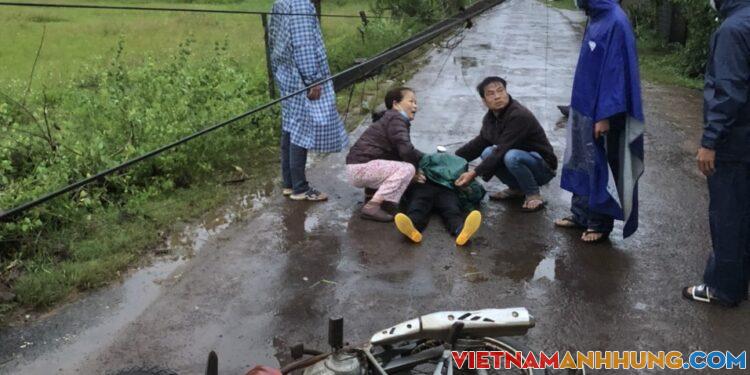 TP. Pleiku: Một phụ nữ tử vong do cột điện gãy đổ ngang đường