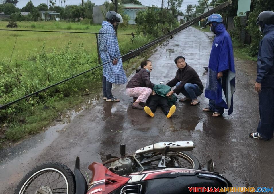 TP. Pleiku: Một phụ nữ tử vong do cột điện gãy đổ ngang đường