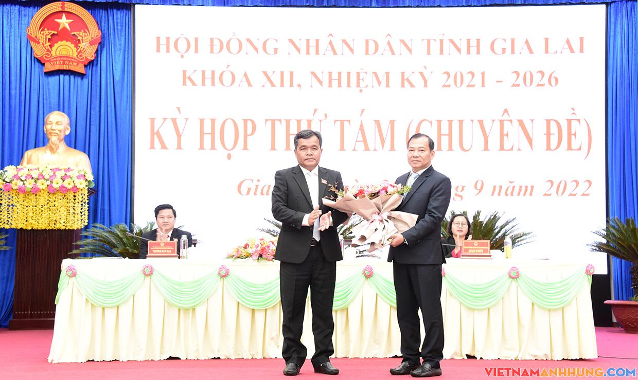 Ông Đoàn Hữu Dũng được bầu giữ chức Ủy viên UBND tỉnh Gia Lai khóa XII