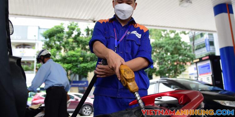 Giá xăng tăng sau chuỗi ngày giảm sốc, dầu đắt thêm gần 2.000 đồng/lít